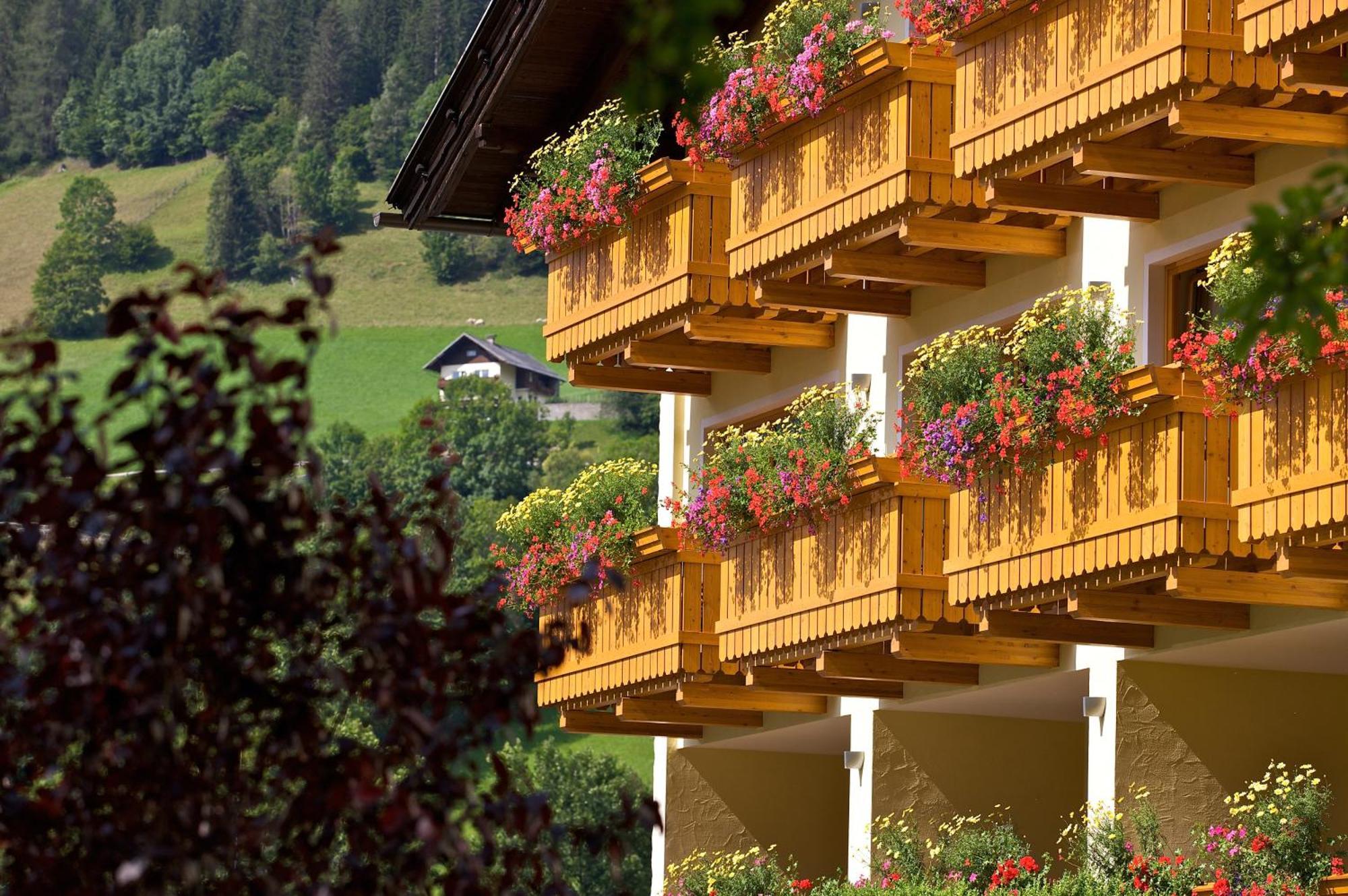 Family & Sporthotel Kaerntnerhof Bad Kleinkirchheim Exterior photo